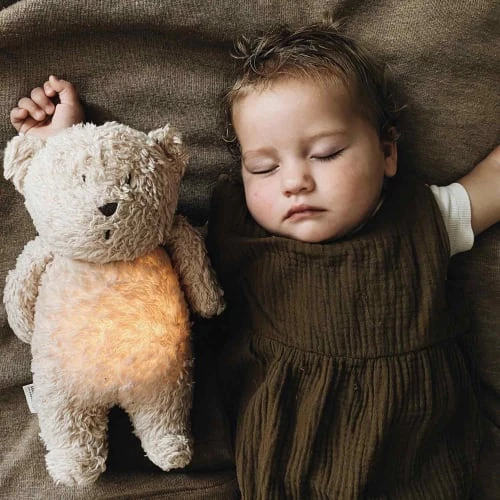 Moonie Veilleuses Pour Bébé L'ourson Magique En Coton Bio, Sons Et Lumières 6 Moonie Veilleuses Pour Bébé L'ourson Magique En Coton Bio, Sons Et Lumières – Image 6