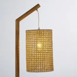 Maisons Du Monde Lampadaires Enfant Lampadaire En Chêne Abat-jour Cannage En Osier H143 -Luminaires enfant Soldes lampadaire en chene abat jour cannage en osier h143 1000 3 31 206876 3