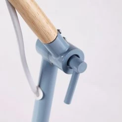 Maisons Du Monde Lampes De Chevet Enfant Lampe De Bureau En Métal Bleu Et Hévéa 10 Maisons Du Monde Lampes De Chevet Enfant Lampe De Bureau En Métal Bleu Et Hévéa -Luminaires enfant Soldes lampe de bureau en metal bleu et hevea 1000 5 20 181650 5