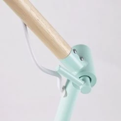 Maisons Du Monde Lampes De Chevet Enfant Lampe De Bureau En Métal Vert Et Hévéa -Luminaires enfant Soldes lampe de bureau en metal vert et hevea 1000 8 23 181653 5